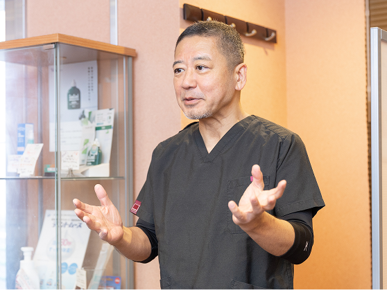 医師が話している様子