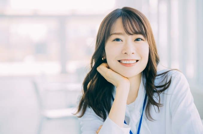 会話する女性